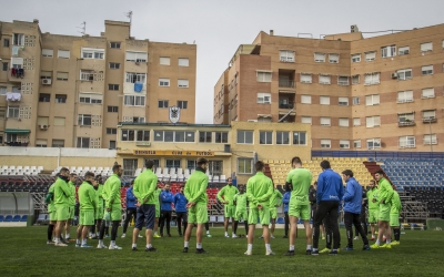 Albadalejo dirigint un entrenament dels escorpins | Orihuela CF